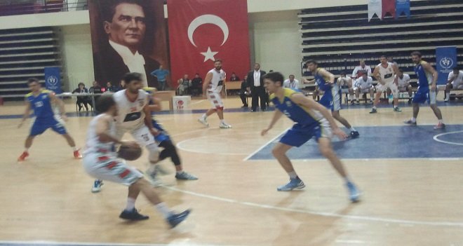 Bostanlıspor'u hakemler katletti...