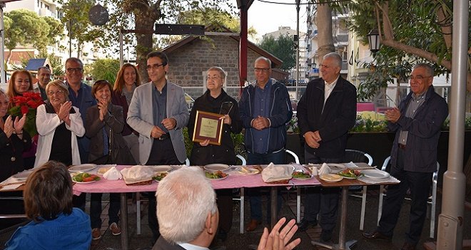 Borat'a ödülünü Kaymakam Yücel teslim etti...