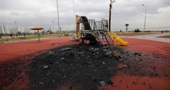 Bu kadarına da pes! Çocuk parkını yaktılar!