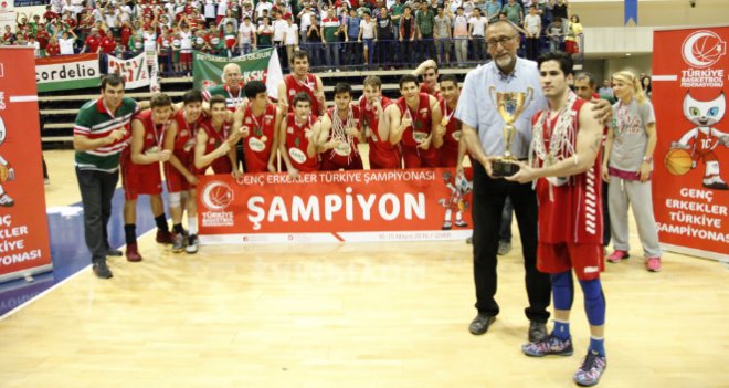 Büyükoral'dan Şampiyon Pınar Karşıyaka Genç takımına kutlama