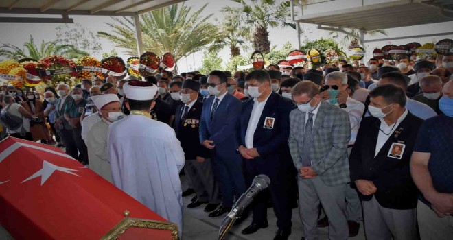 Başkan Tugay'ın babası son yolculuğuna uğurlandı