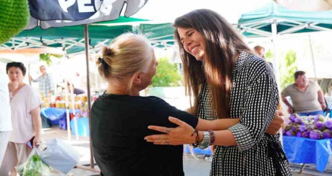 Çeşme'de mahalle ziyaretleri devam ediyor