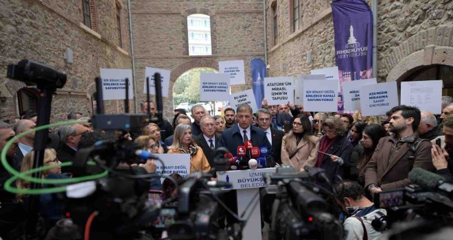 Başkan Tugay Meslek Fabrikası önünde: Ayrılmıyoruz...