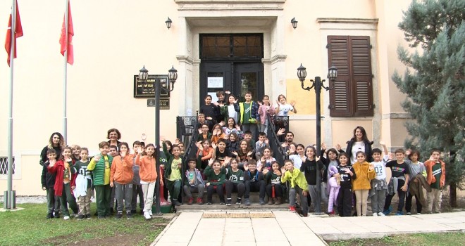 Karşıyakalı çocuklar Atatürk’ün izinde