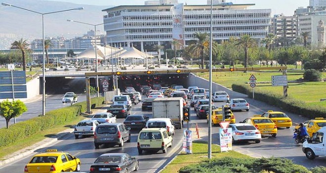 İzmir'de trafiğe kayıtlı araç sayısı 1 milyon 607 bin 581 oldu