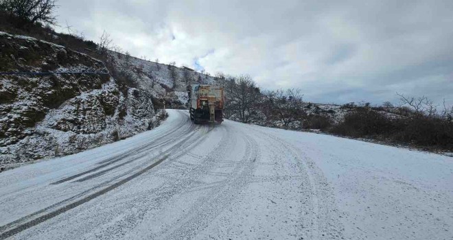 İzmir’in yüksek kesimleri beyaza büründü