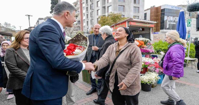 Başkan Tugay Karşıyaka'da bayramlaştı