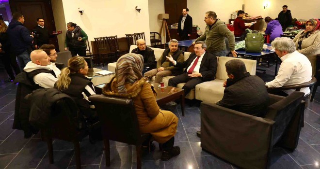 Batur’dan deprem mağduru vatandaşlara: Sizin için buradayız