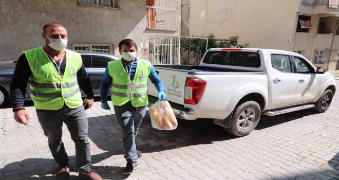 Bayraklı Belediyesi'nden evlere ekmek servisi