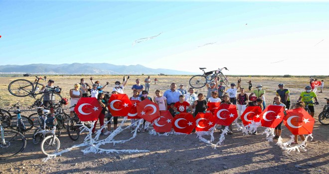 TOKİ’nin Mavişehir'de sattığı alanda uçurtma şenliği