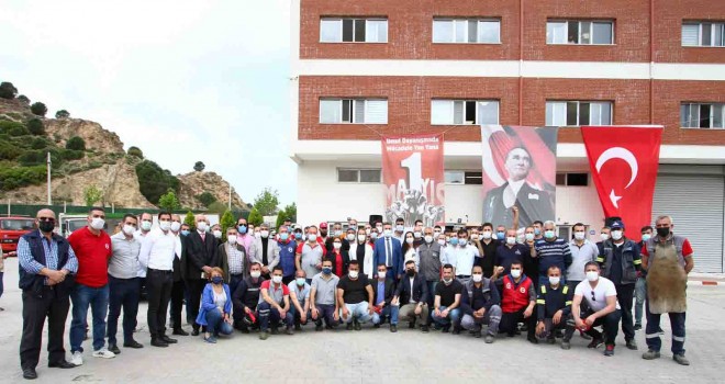 Başkan Sandal emekçilerle 1 Mayıs'ı kutladı