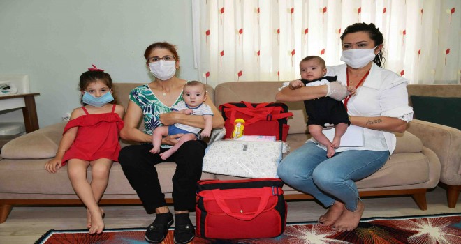 Çiğli'de ''Hoş geldin bebek'' dayanışması