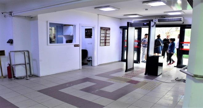 Bornova’da turnikeler de kaldırıldı