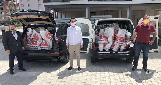 Ak Parti Karşıyaka 2500 aileye yardım paketi dağıttı