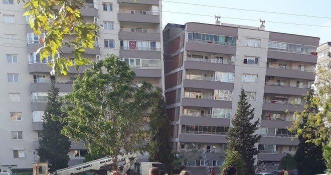 Karşıyaka'da 79 binada hasar var
