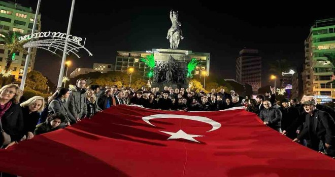 İYİ Parti İzmir İl Başkanlığı teröre lanet yürüyüşü düzenledi