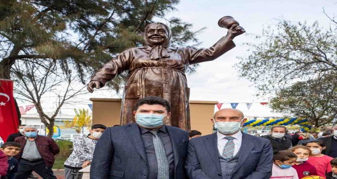 Adile Naşit İzmir’de ölümsüzleşti