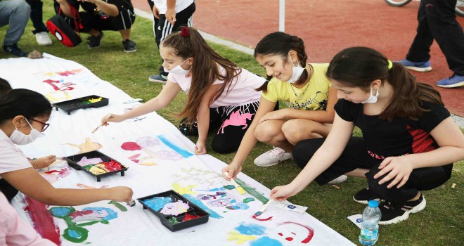 Karşıyakalı çocuklar bisiklet sevgisini resmetti