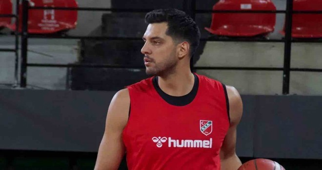 Egemen Güven Merkezefendi Belediyesi Basket'e gitti