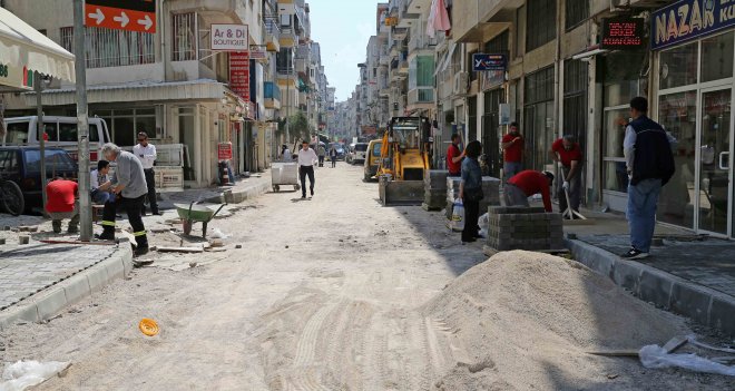 Çarşı çevresinde yollar yenileniyor
