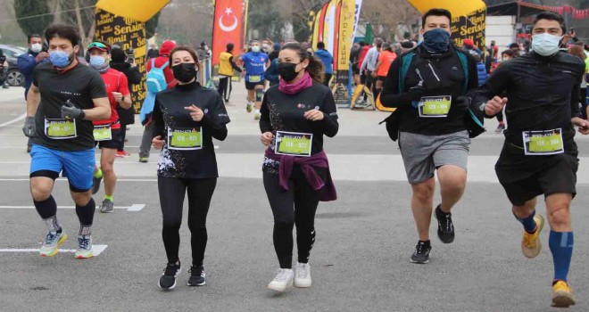 Efes Ultra Maratonu kitap bağışında da limitleri zorladı