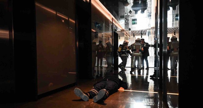 47 katlı binada nefes kesen tatbikat