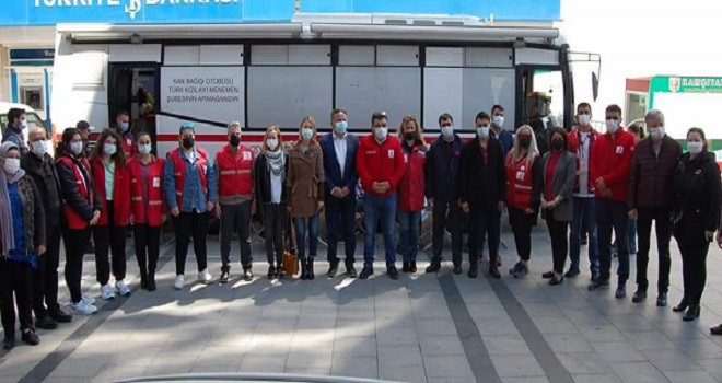 Ak Parti Karşıyaka İlçe Başkanlığı kan bağışında bulundu
