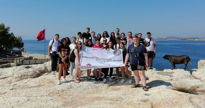Karşıyakalı ve Alman öğrenciler birlikte Foça'yı gezdi