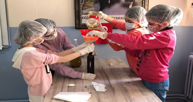 Köy okulları üretiyor