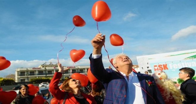 Çeşme ''Aşk''la doldu