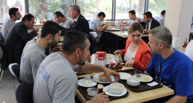 CHP, hem patronlarla hem işçilerle buluştu