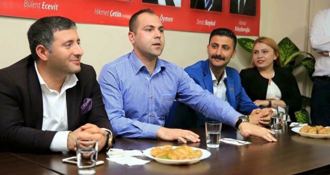 CHP İzmir Gençlik Kolları, ilçeleri ziyaret ediyor