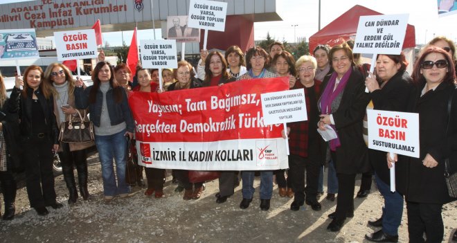 CHP İzmir Kadın Kolları umut nöbeti tuttu