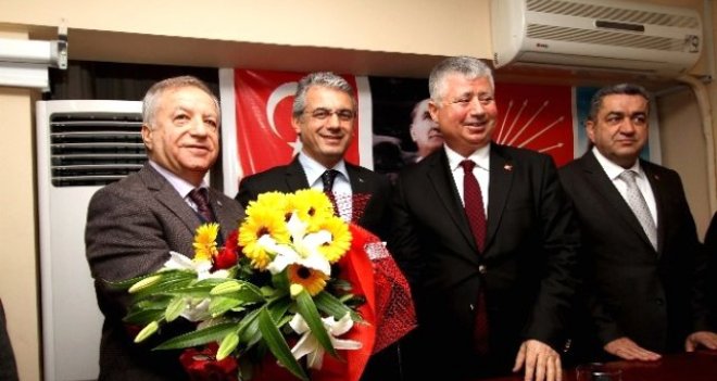 CHP Karşıyaka'da Özuslu başkanlığı devraldı