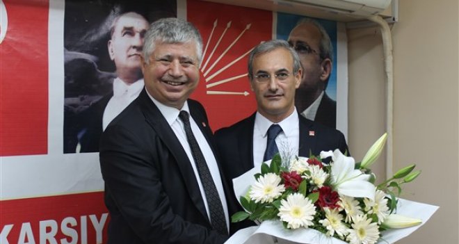 CHP Karşıyaka’da yeni başkan bayrağı devraldı