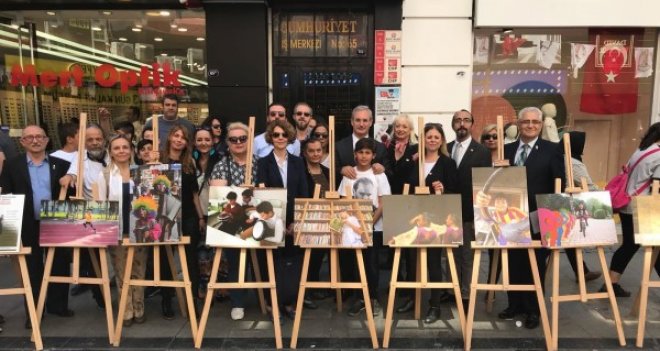CHP Karşıyaka'dan ''Cumhuriyet Çocukları'' fotoğraf sergisi