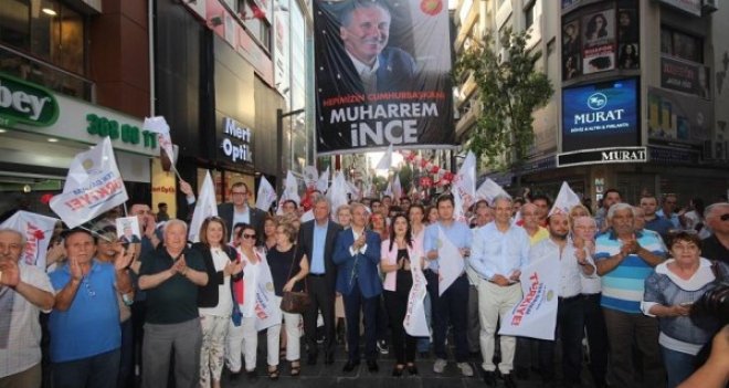 CHP'den Karşıyaka'da gövde gösterisi