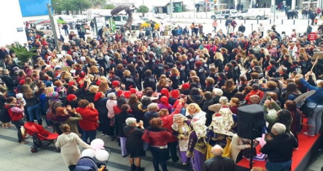 CHP’li Kadınlardan farklı bir kutlama 