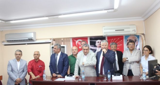 CHP'li Milletvekillerinden Karşıyaka İlçe Başkanlğı'na teşekkür ziyareti