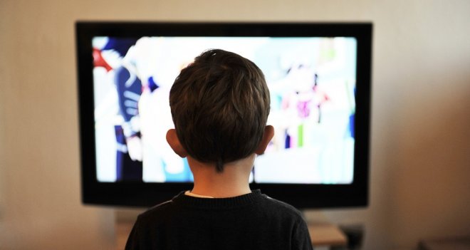 Çocuğunuz Yüksek Sesle TV İzliyorsa Dikkat 