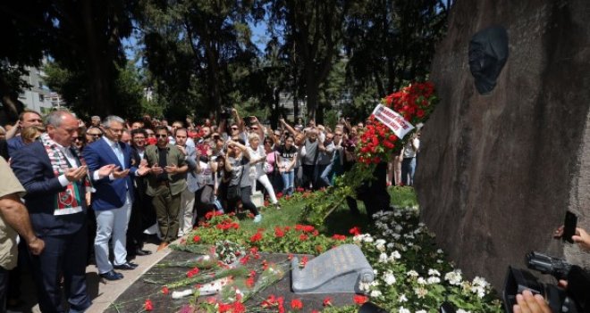 Cumhurbaşkanı adayı Muharrem İnce, Zübeyde Ana’yı ziyaret etti