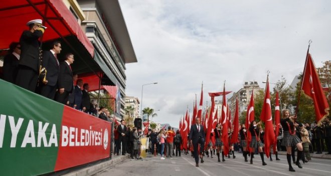 Cumhuriyet Bayramı'nın 94. Yıl dönümü Karşıyaka'da coşku ile kutlandı