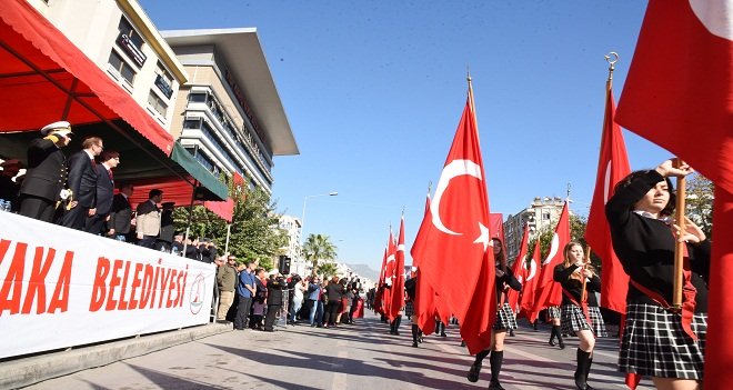 Cumhuriyet Bayramı'nın 95. Yıl dönümü Karşıyaka'da coşku ile kutlandı