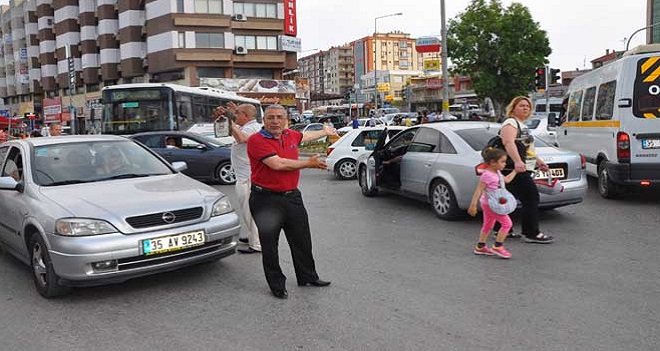 Cumhuriyet Mahallesi kavşağı kördüğüm...