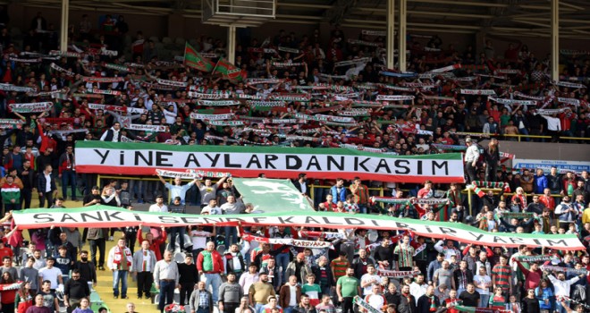 Karşıyakalı taraftarlardan örnek hareket...