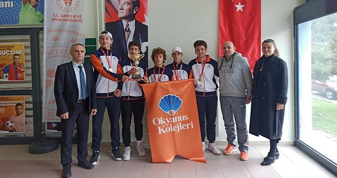 Okullu genç erkekler tenis şampiyonası Karşıyaka'da yapıldı
