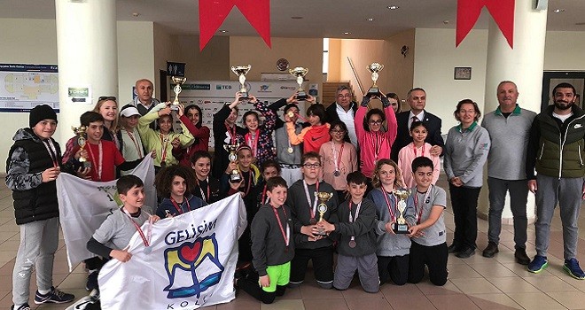 Okul Spor Yurtları Küçükler Teniste Karşıyaka Okulları şampiyon...