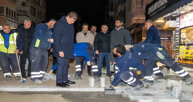 Başkan Tugay'dan gece mesaisi yapan işçilere destek
