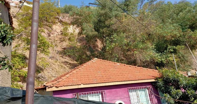 Evi hasar gören aileye Büyükşehir’den yardım