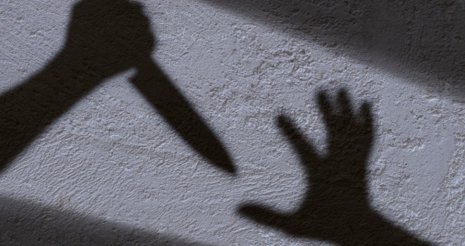 Karşıyaka'da eşini bıçakla ağır yaralayan sanık hakim karşısında